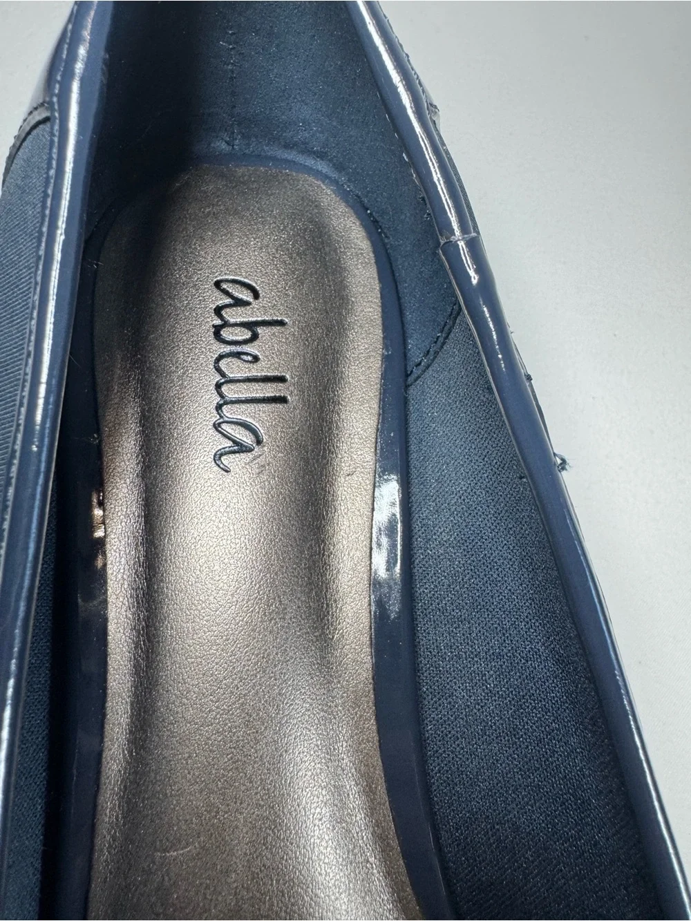 Abella Berri Navy Blue Wedge Peep Toe Heels Size 8.5 New In Box Patent Trim Pump